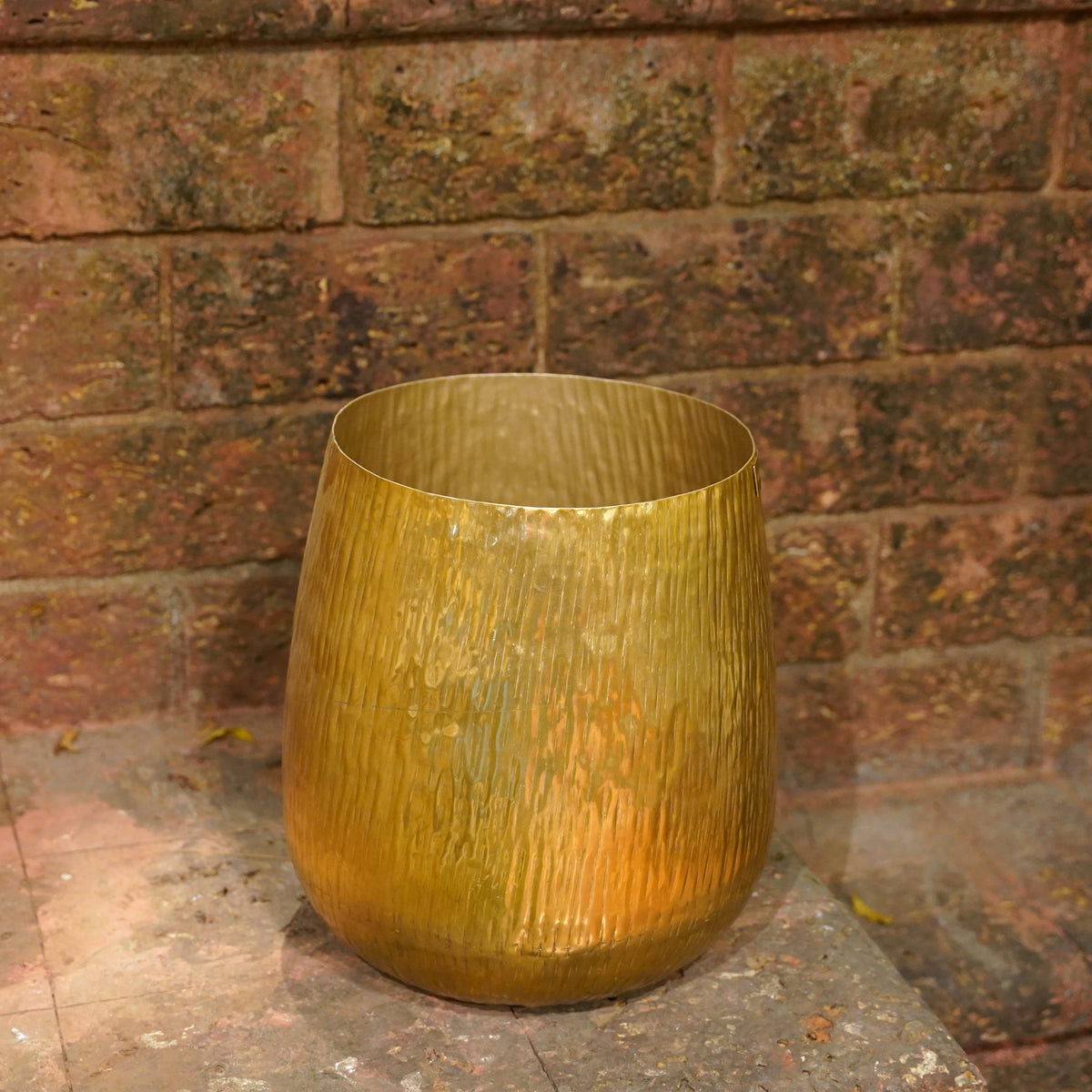 The Home Barrel Planter Hammered BRUSH GOLD GD1644-B