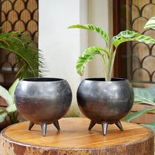 Load image into Gallery viewer, The Home Pot With Legs Planter Big Black CB1638-A