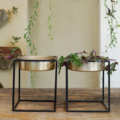 The home Pot with Stand Planter Gold GD1097-B