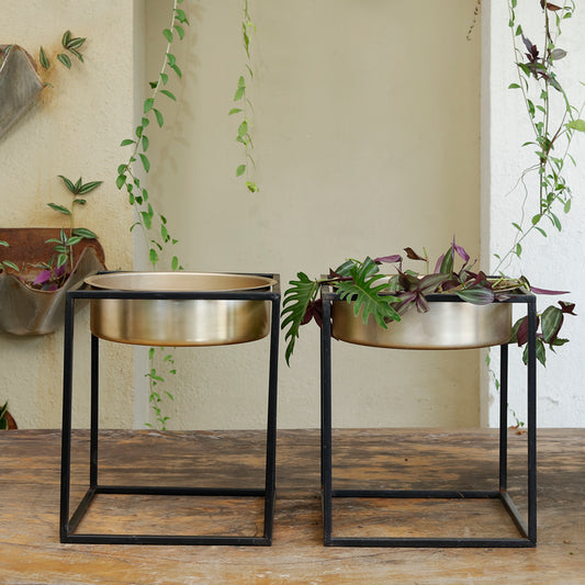 The home Pot with Stand Planter Gold GD1097-B